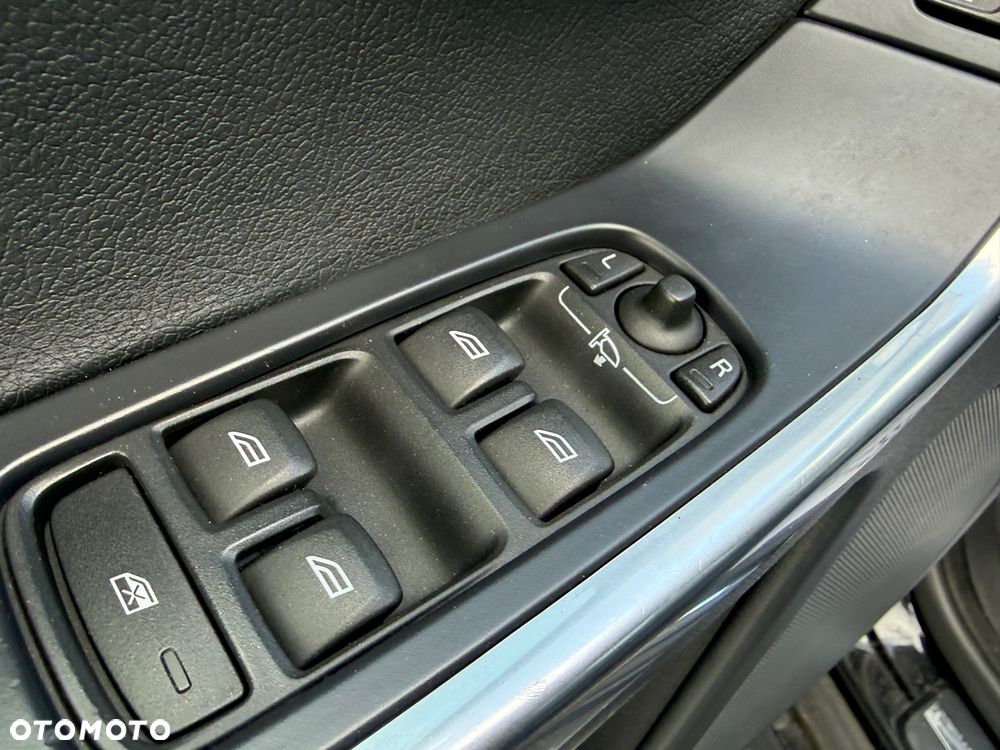 Volvo XC 60 D4 Geartronic Summum - 19