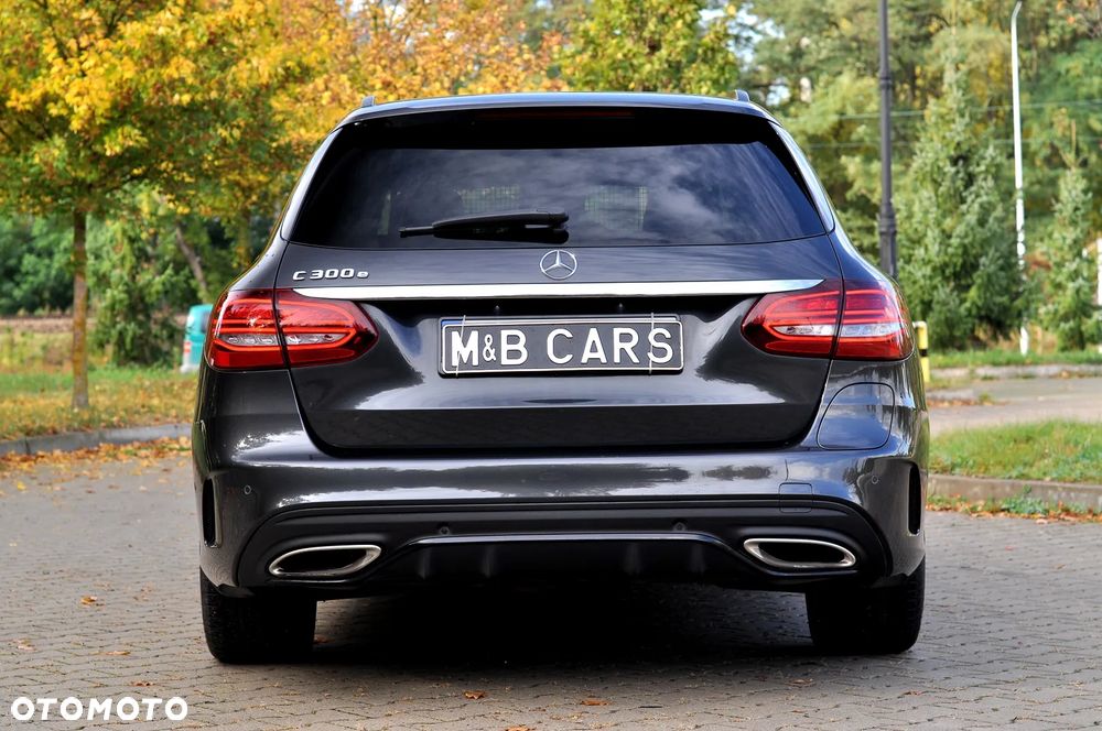 Mercedes-Benz Klasa C 300 9G-TRONIC AMG Line - 12