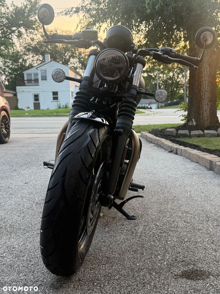 Triumph Bonneville Bobber - 3