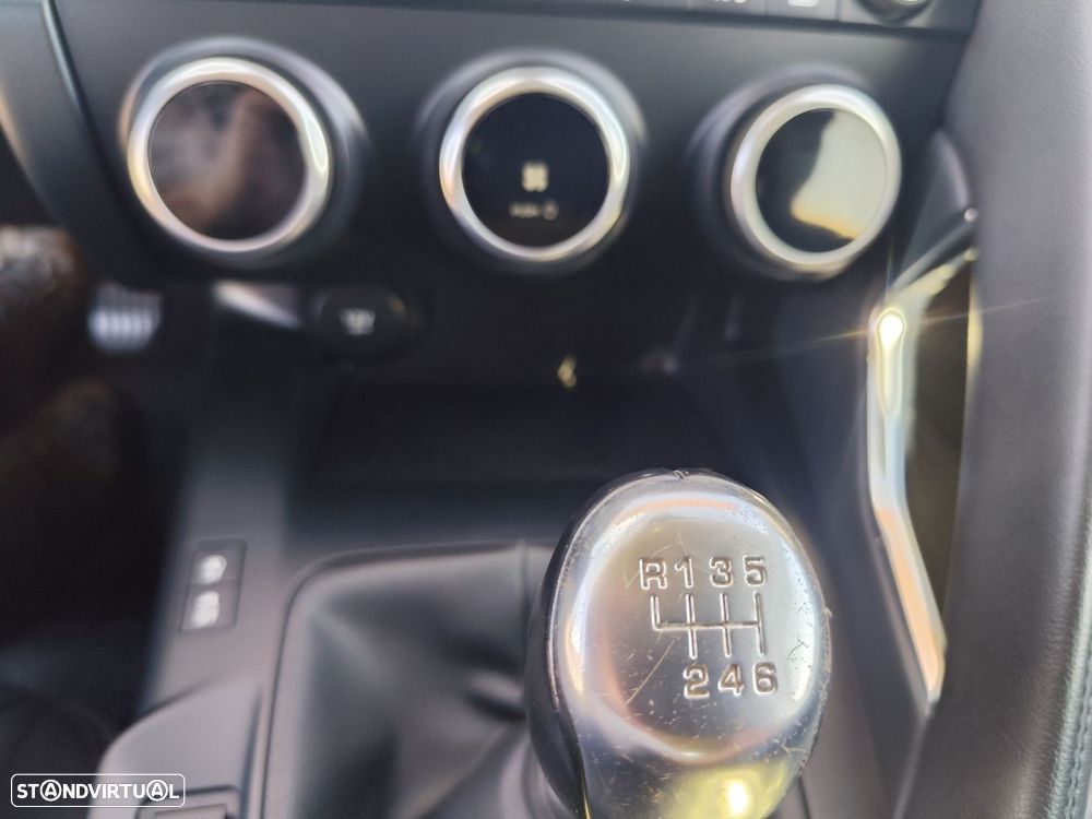 Jaguar E-Pace 2.0 i4D S - 33