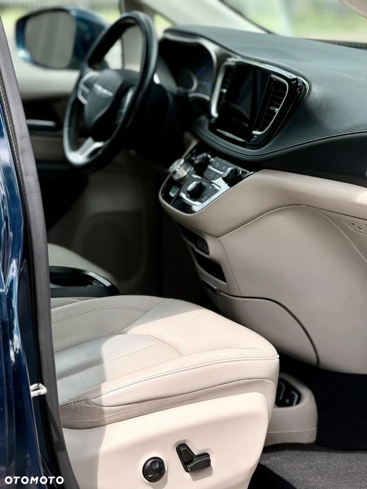 Chrysler Pacifica - 14