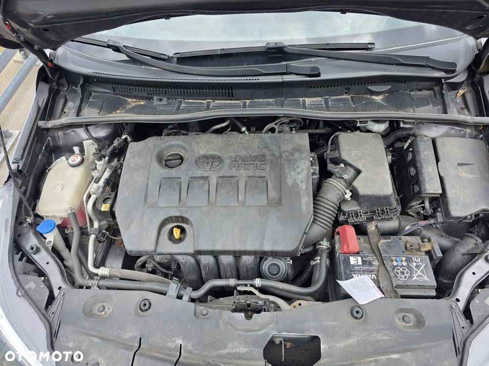 Toyota Avensis 1.8 Active - 10