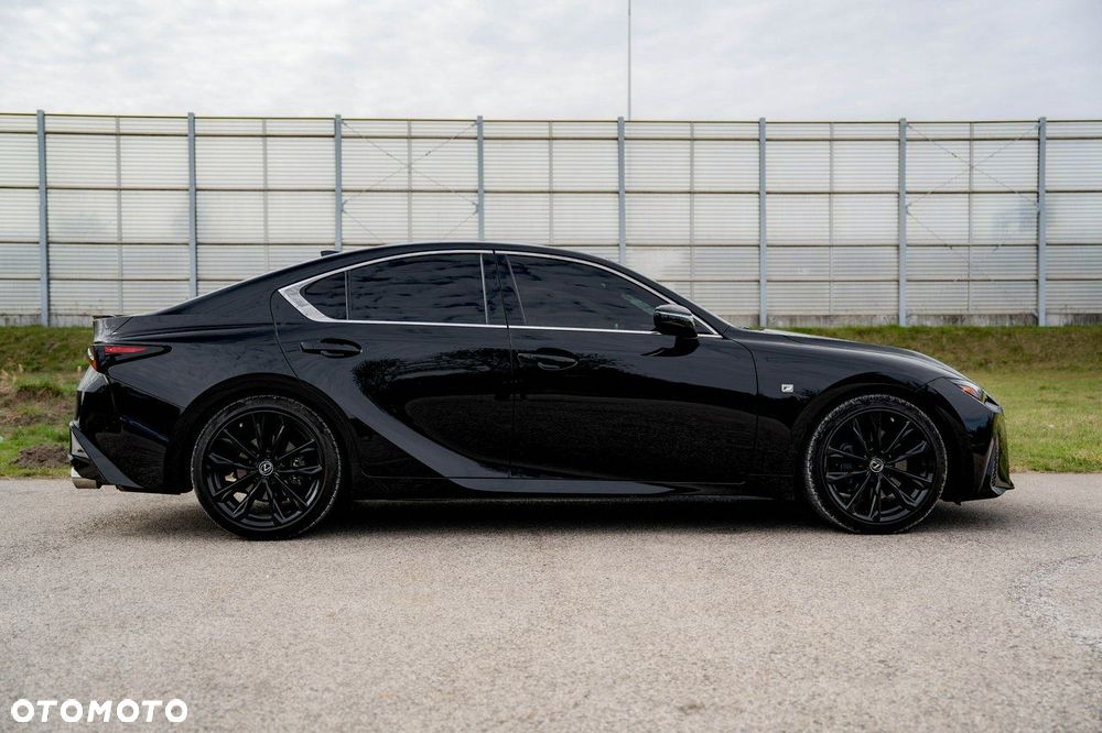 Lexus IS - 11