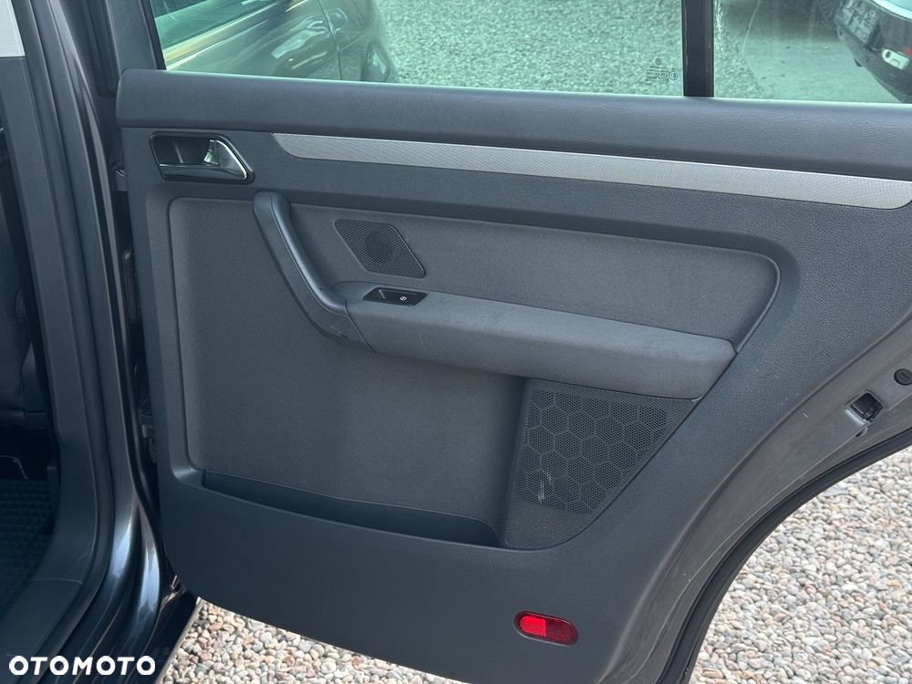 Volkswagen Touran 1.6 FSI Goal - 17