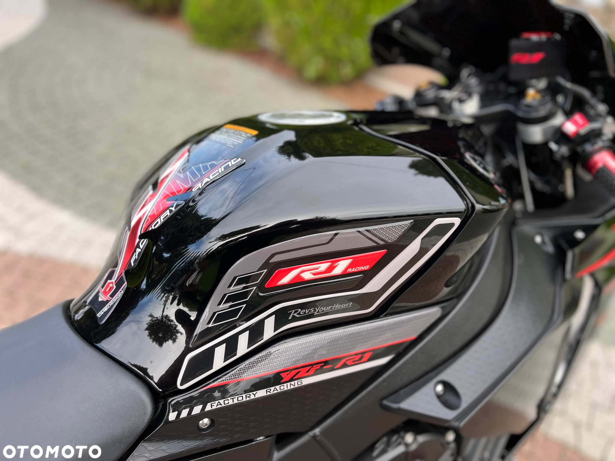 Yamaha R1 - 15