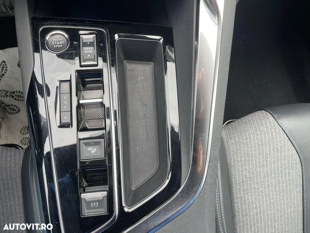 Peugeot 3008 PHEV 300 EAT8 4X4 Allure Pack - 14