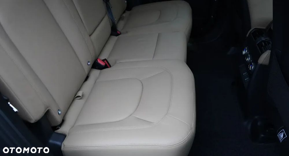 Land Rover Defender - 16