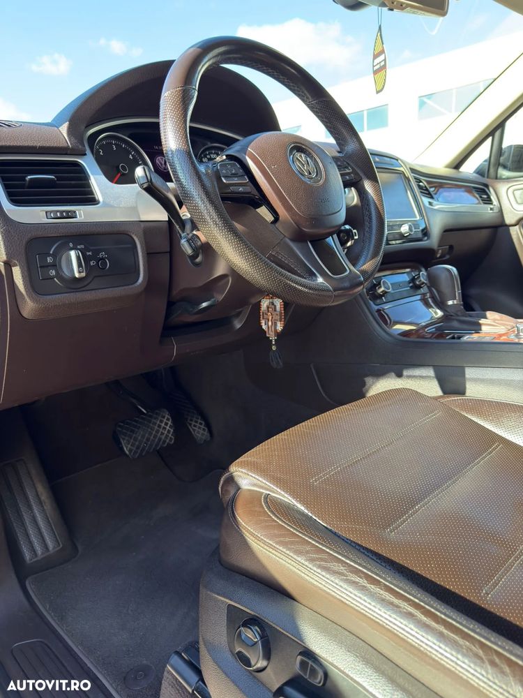 Volkswagen Touareg - 2