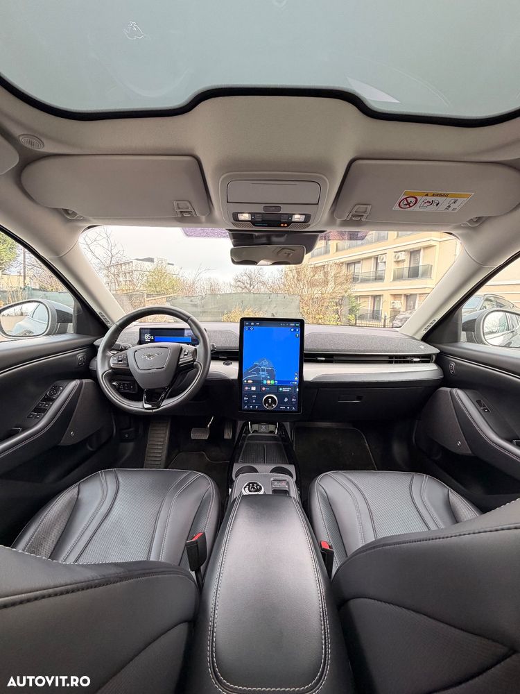 Ford Mustang Mach-E - 12