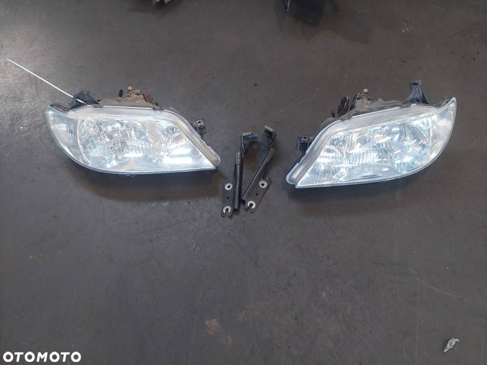 KOMPLETNY PRZÓD MASKA ZDERZAK BŁOTNIKI LAMPY MAZDA 323F BJ 16W - 2
