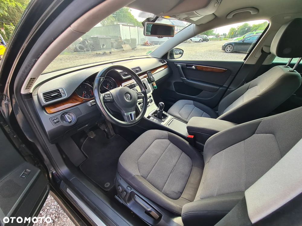 Volkswagen Passat 1.6 TDI Comfortline - 14