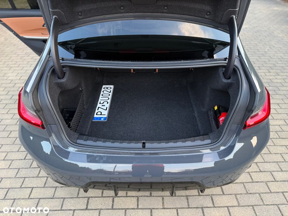 BMW Seria 3 320d xDrive M Sport sport - 17