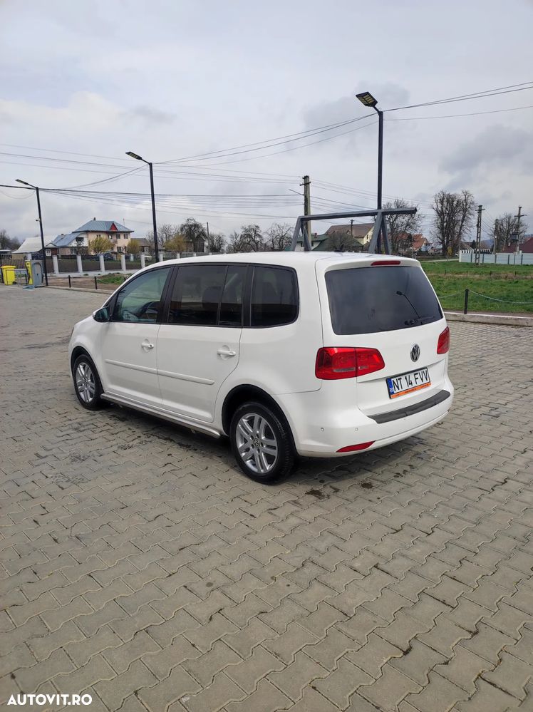 Volkswagen Touran 2.0 TDI DPF BlueMotion Technology DSG Highline - 13