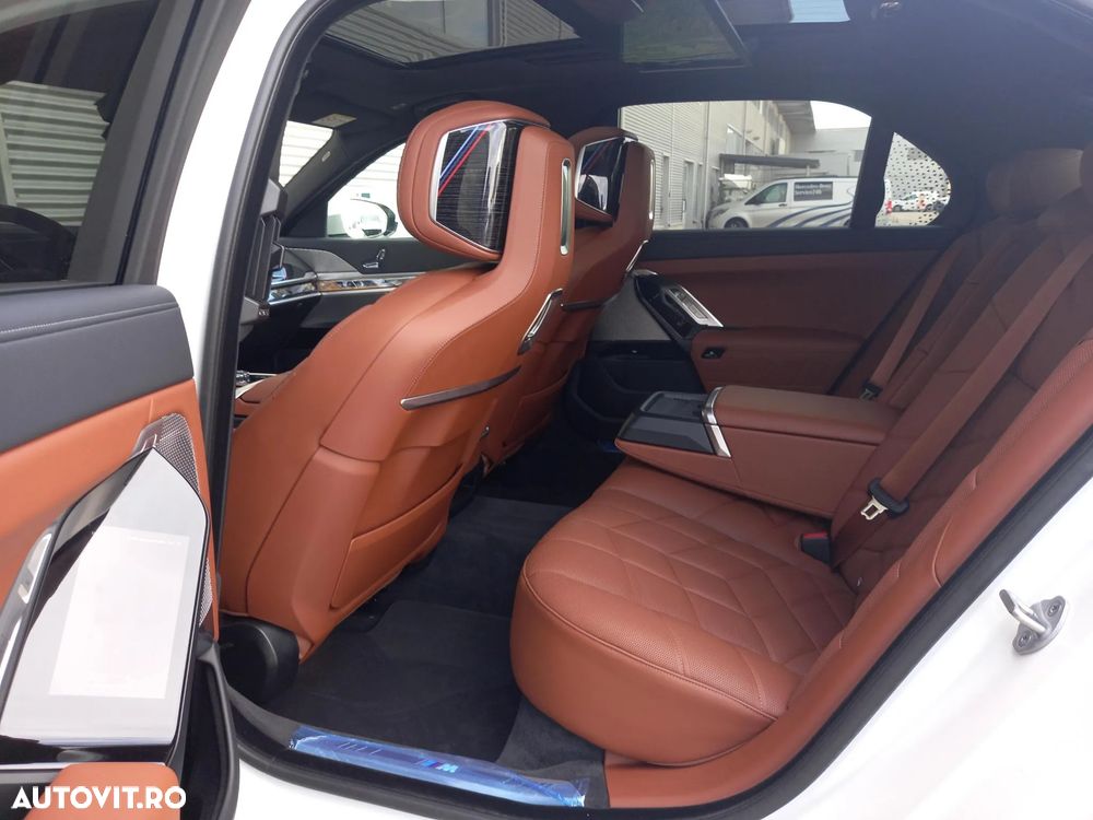 BMW Seria 7 740d xDrive MHEV - 12