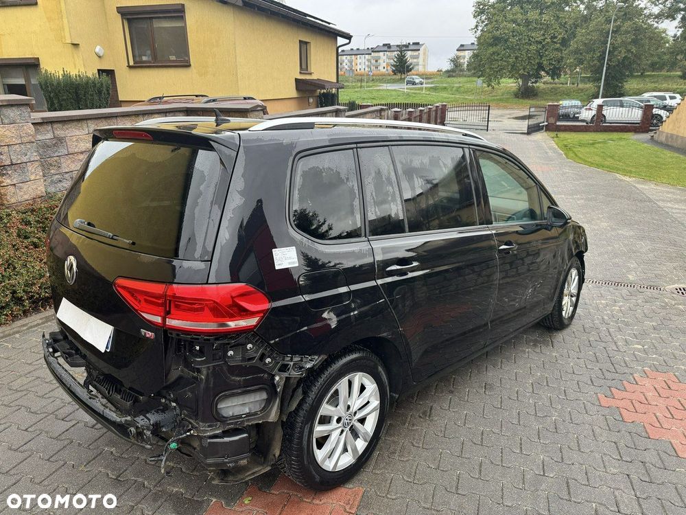 Volkswagen Touran - 10