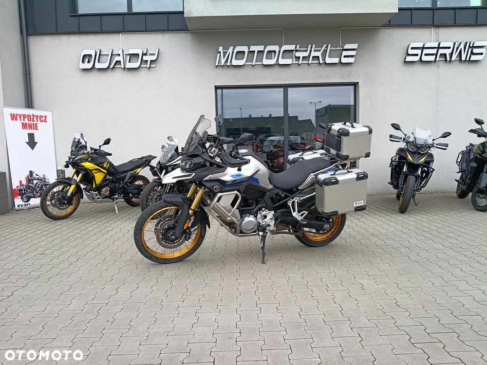 Voge 900DSX