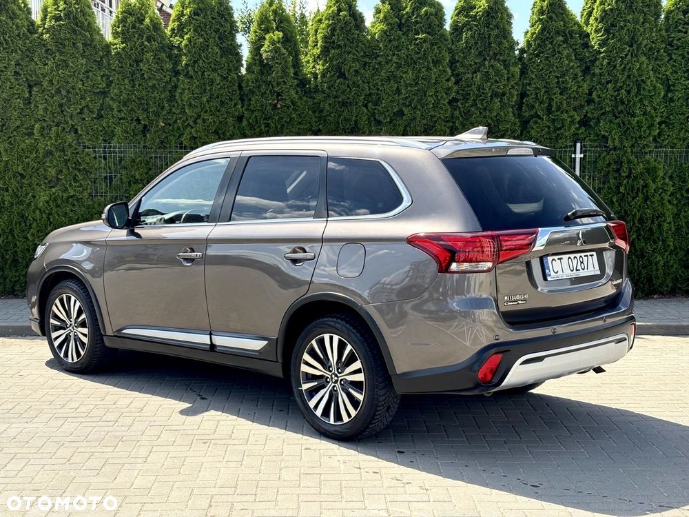 Mitsubishi Outlander 2.0 Intense + Navi 4WD CVT - 9