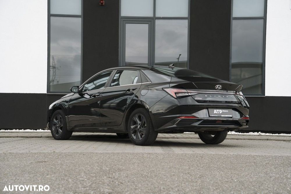 Hyundai Elantra - 4