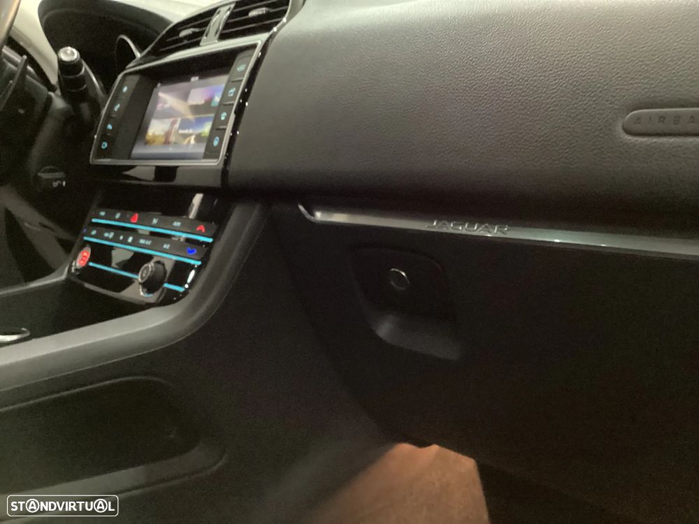 Jaguar F-Pace 2.0 i4D Portfolio Aut. - 24
