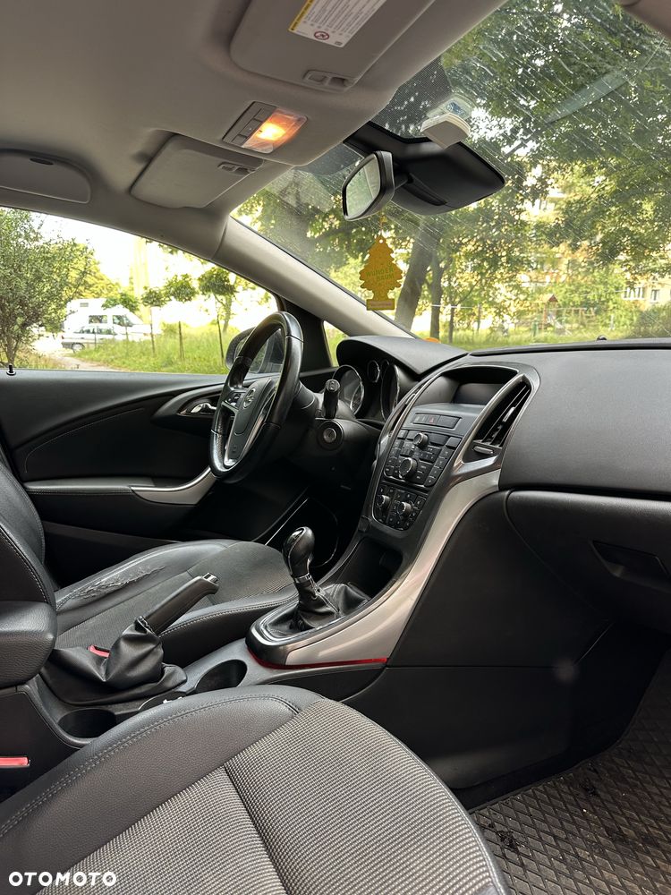 Opel Astra 2012 photo 3
