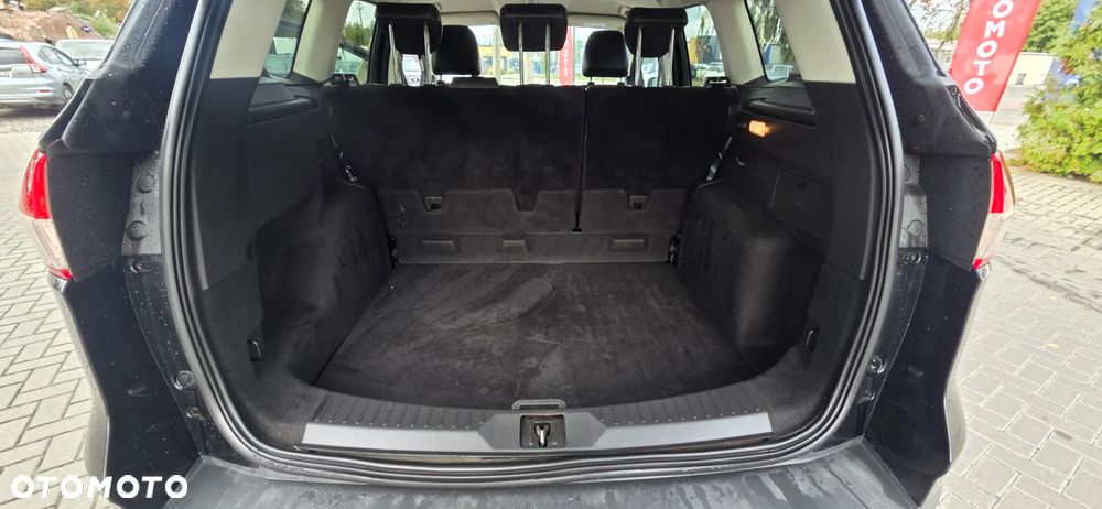 Ford Kuga 2.0 TDCi 2x4 Titanium - 35