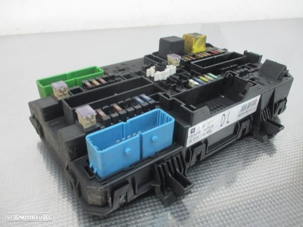 Caixa Fusiveis Opel Astra H Combi (A04) - 2