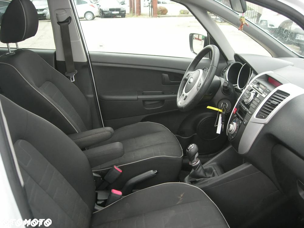 Kia Venga - 23