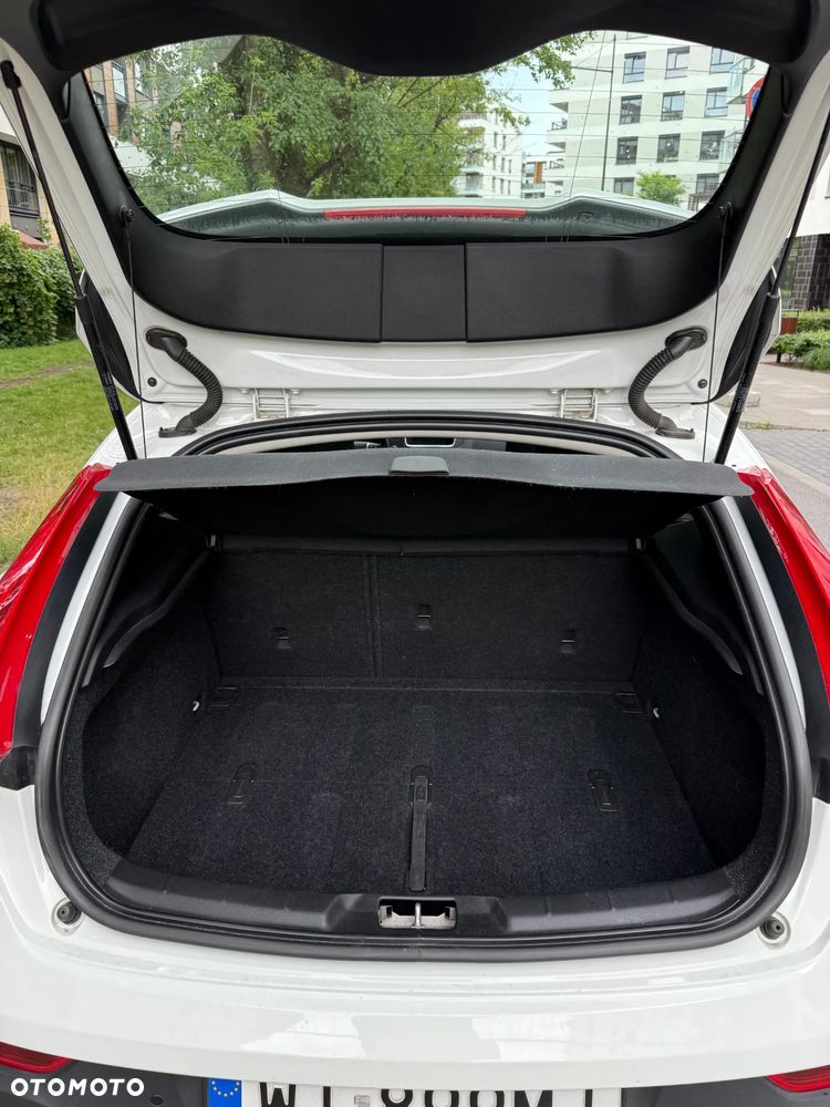 Volvo V40 Cross Country D4 Momentum - 21