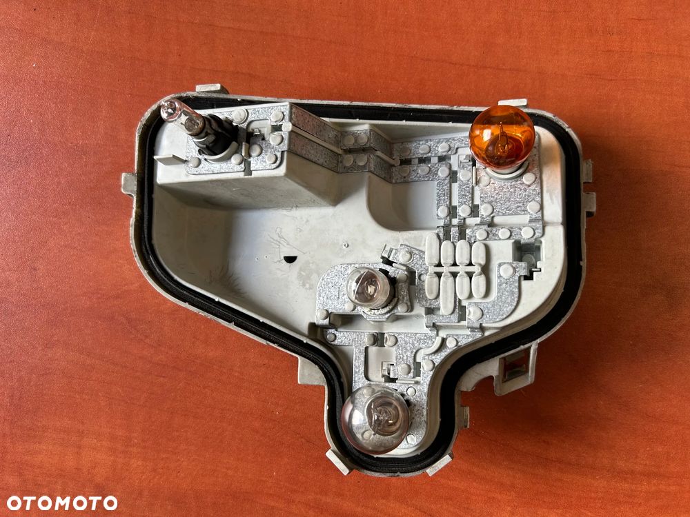 AUDI A3 8P 3D WKŁAD LAMPY LEWY TYLNY 8P0945257 - 3