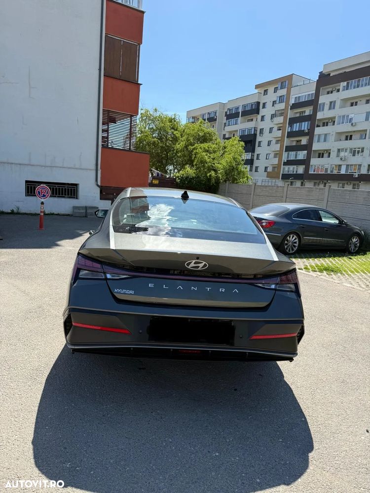 Hyundai Elantra 1.6 l 123 CP CVT Highway - 9