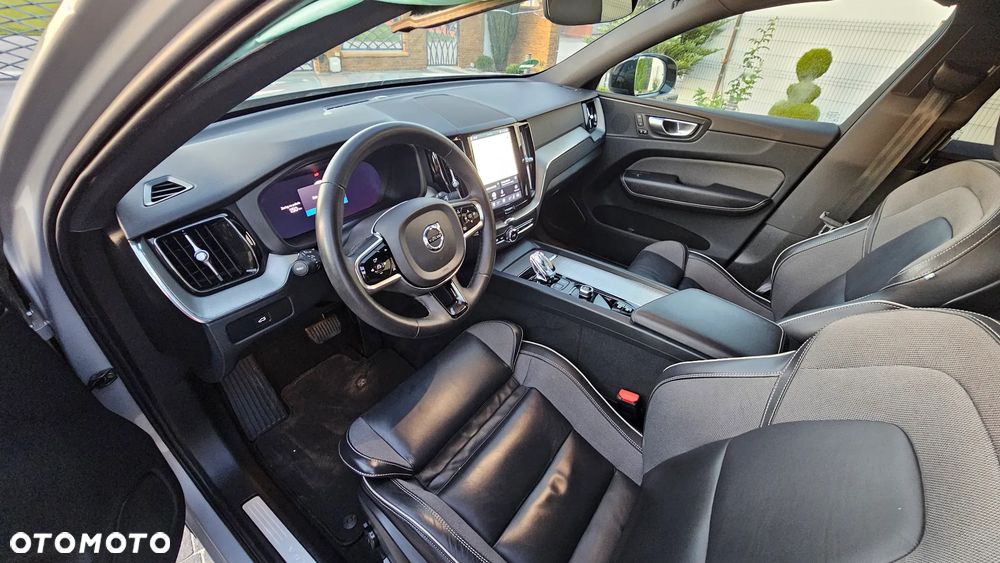 Volvo XC 60 B4 D AWD Plus Dark - 22