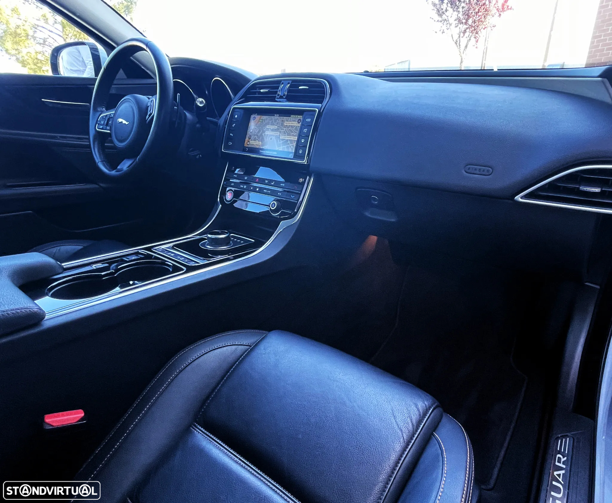 Jaguar XE 2.0 D Prestige Aut. - 24