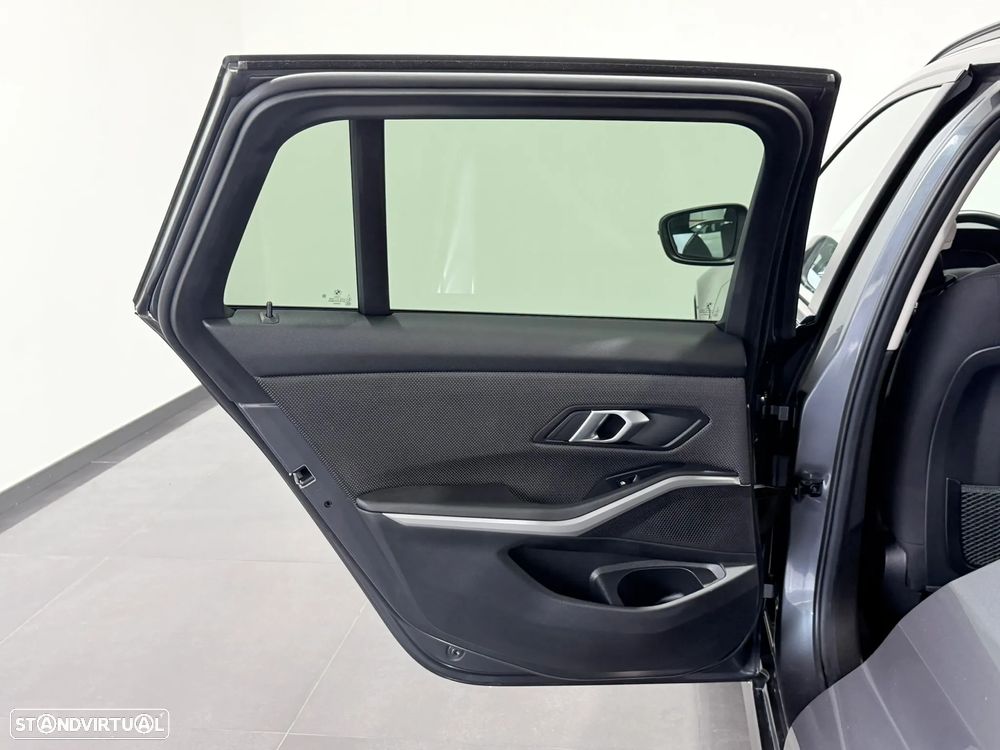 BMW 330 e Corporate Edition Auto - 37
