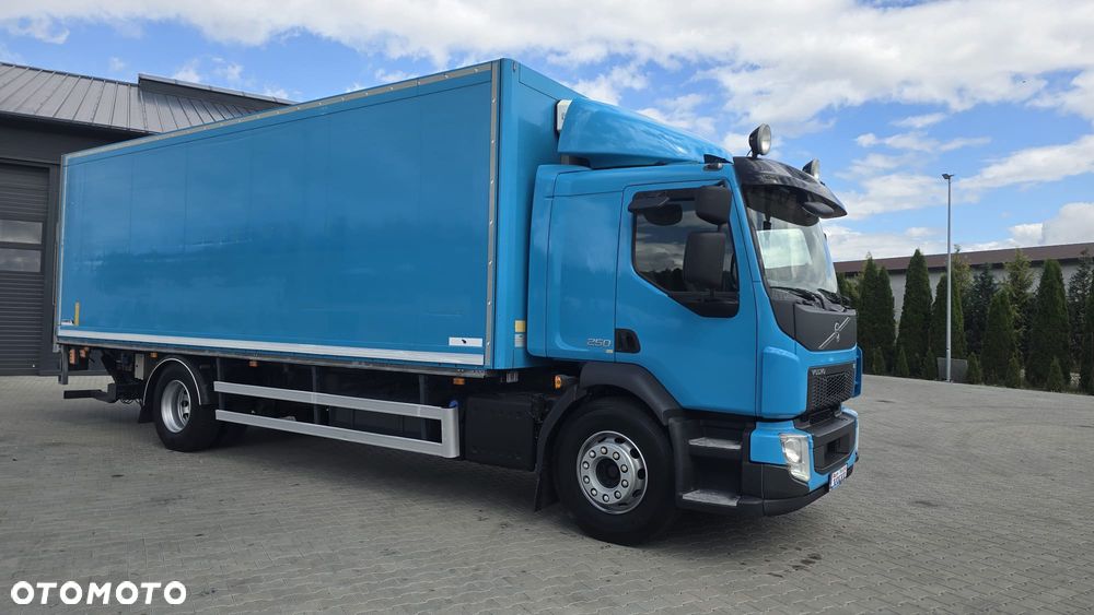 Volvo FL 250 Euro 6 18 palet zabudowa SCHMITZ kontener kurierka full air super stan! do końca ASO! świeży import! - 30