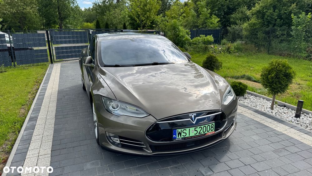 Tesla Model S 90 D - 12