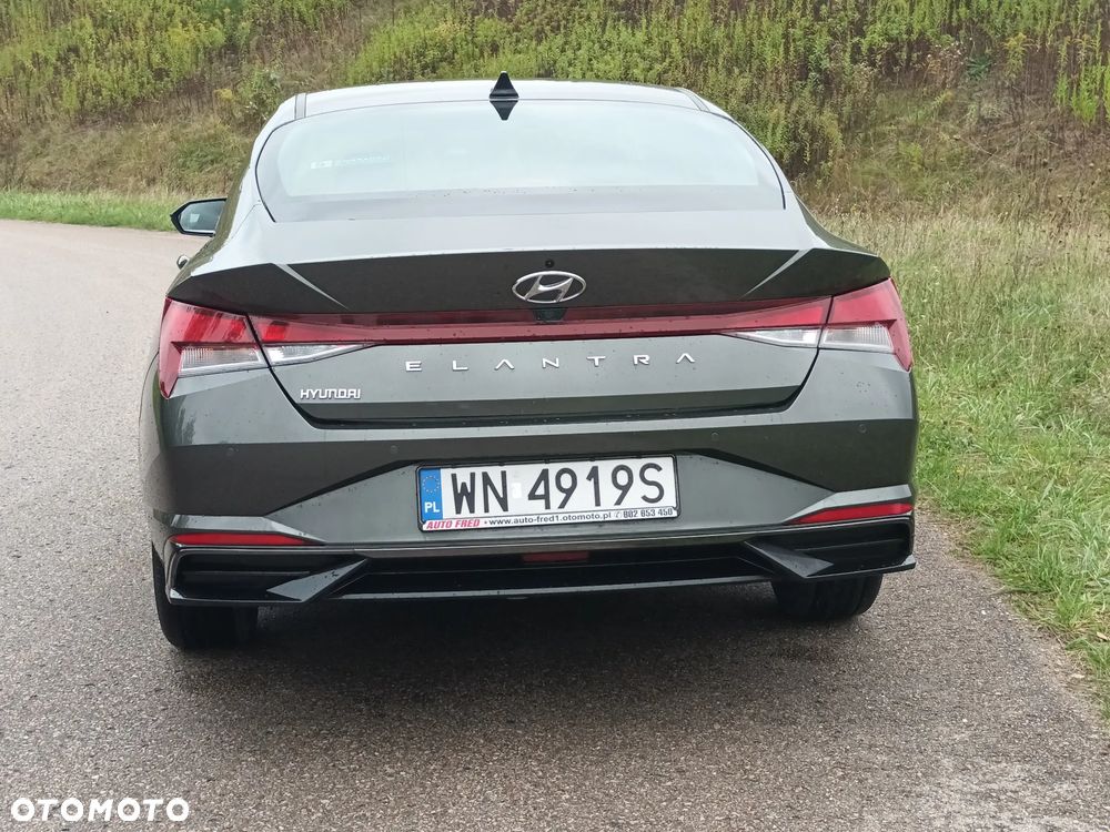 Hyundai Elantra 1.6 Smart CVT - 17