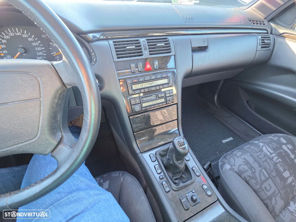 Mercedes-Benz E 250 TD Classic - 15