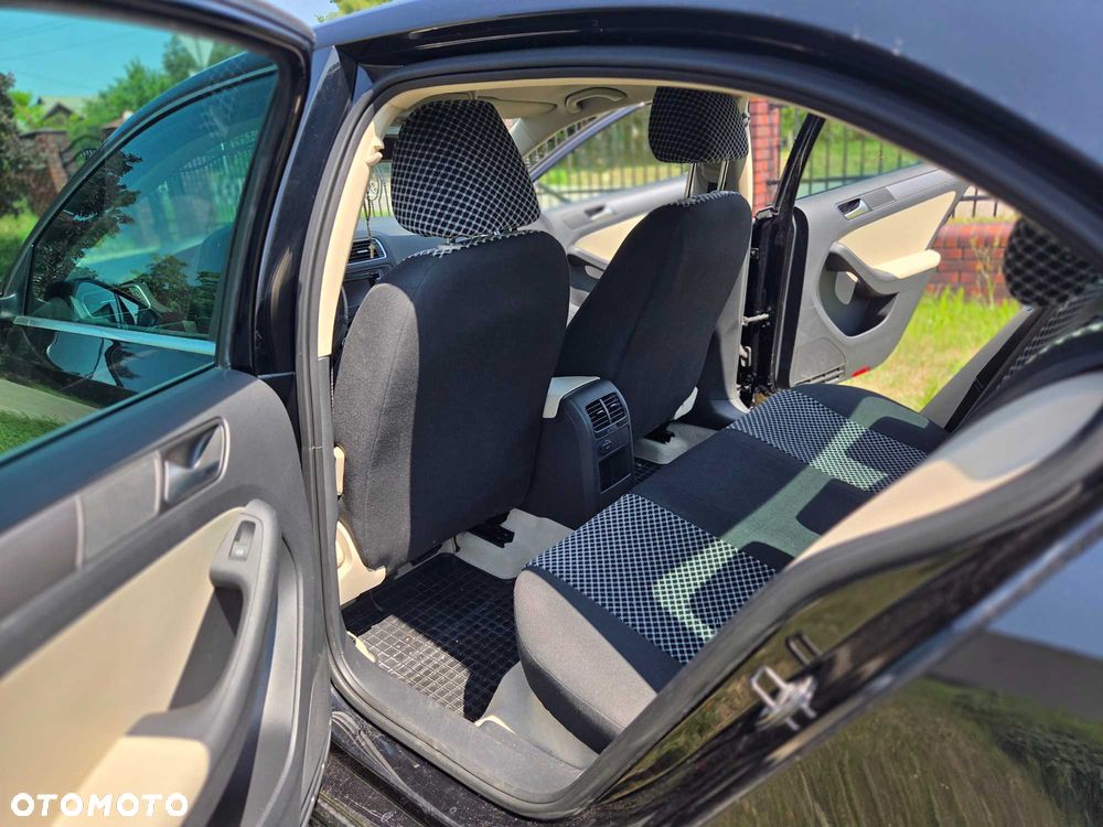 Volkswagen Jetta - 8
