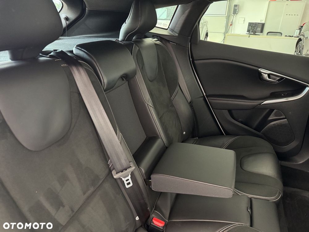 Volvo V40 T3 Drive-E R-Design Momentum - 16