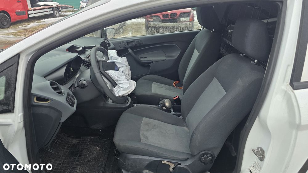 Ford Fiesta 1.4 TDCi Ambiente - 14