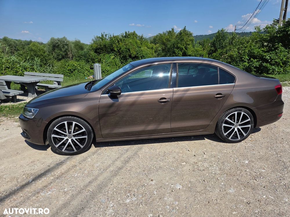 Volkswagen Jetta - 4