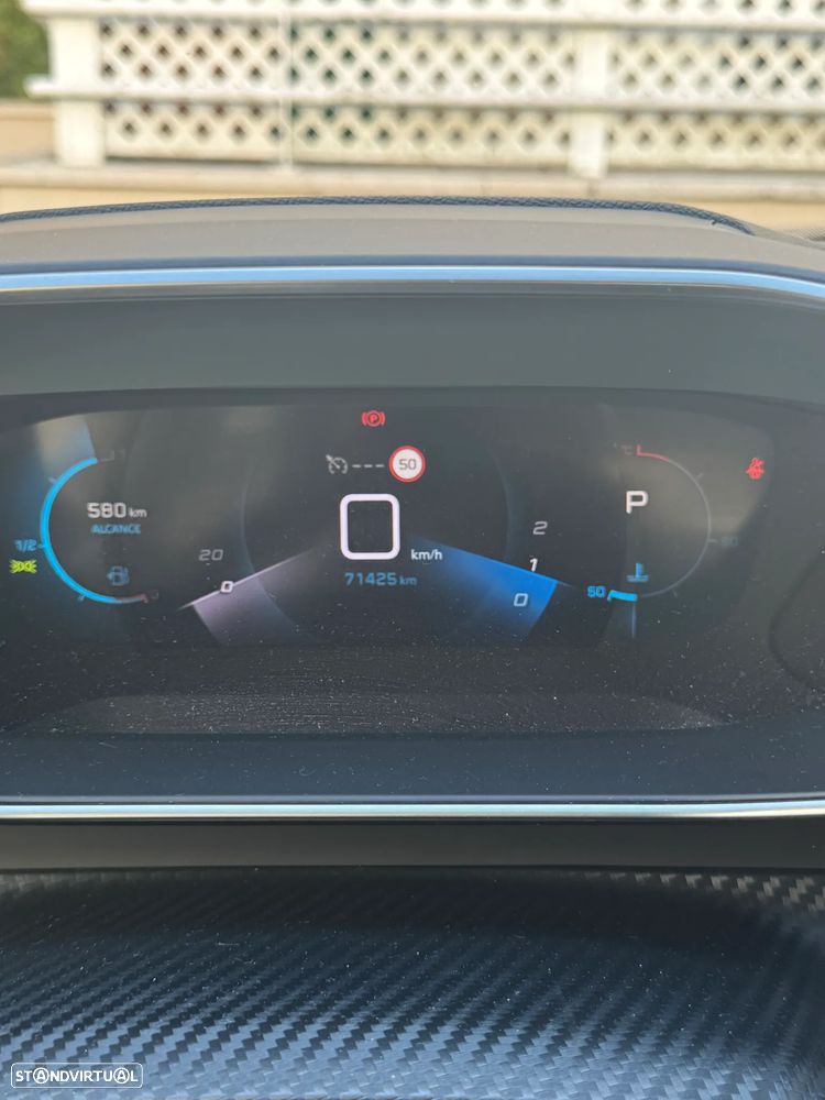Peugeot 2008 BlueHDi 130 EAT8 Allure - 11