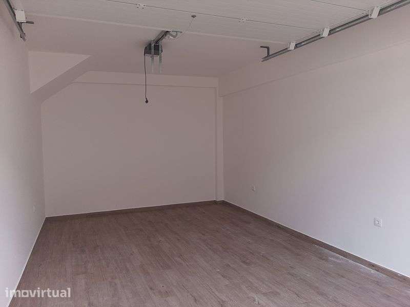 Garagem no centro da vila de Benavente - Grande imagem: 3/6