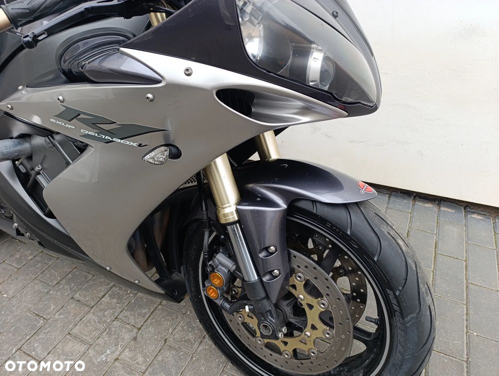 Yamaha R1 - 33