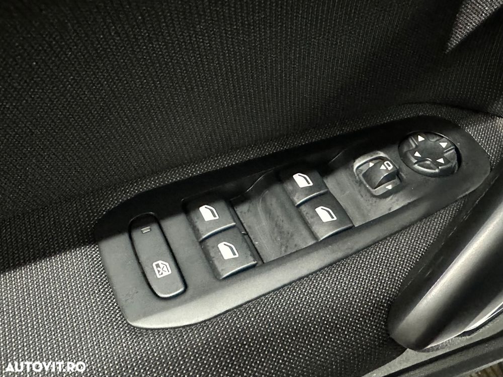 Peugeot 308 1.2 L PureTech Turbo S&S Allure - 13