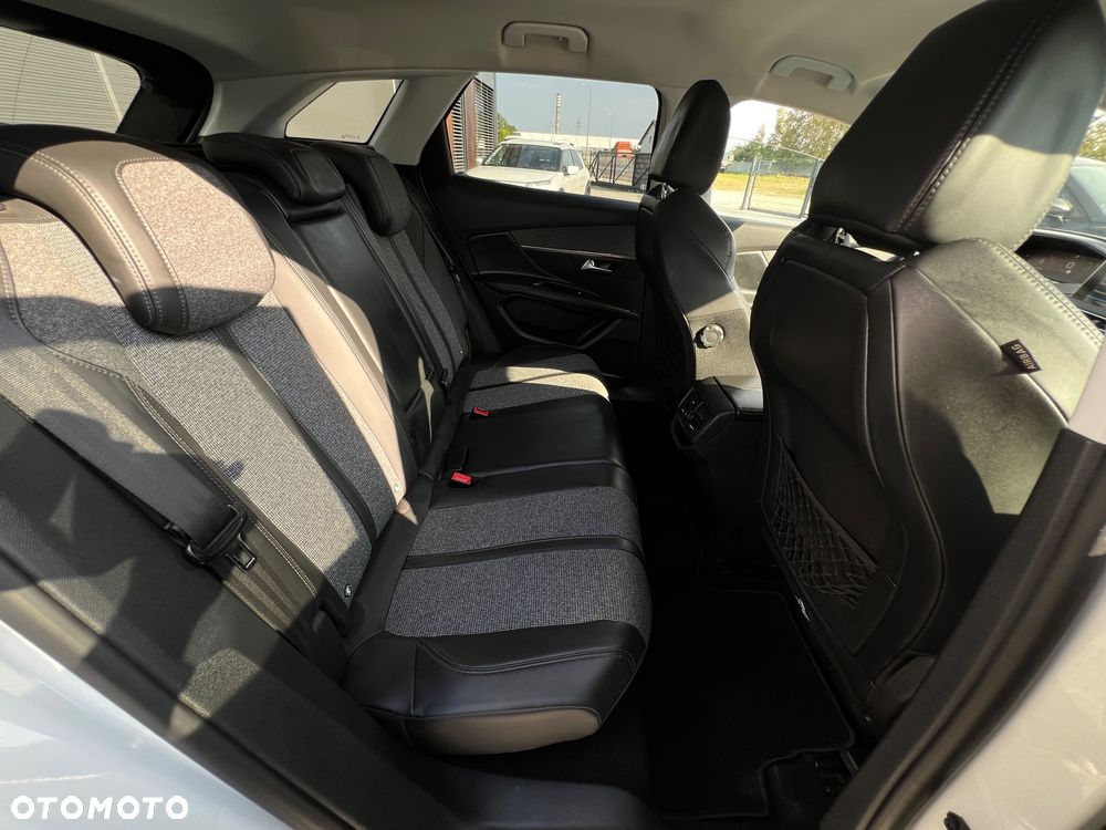 Peugeot 3008 PureTech 130 Stop & Start GPF EAT8 Allure Business-Paket - 29