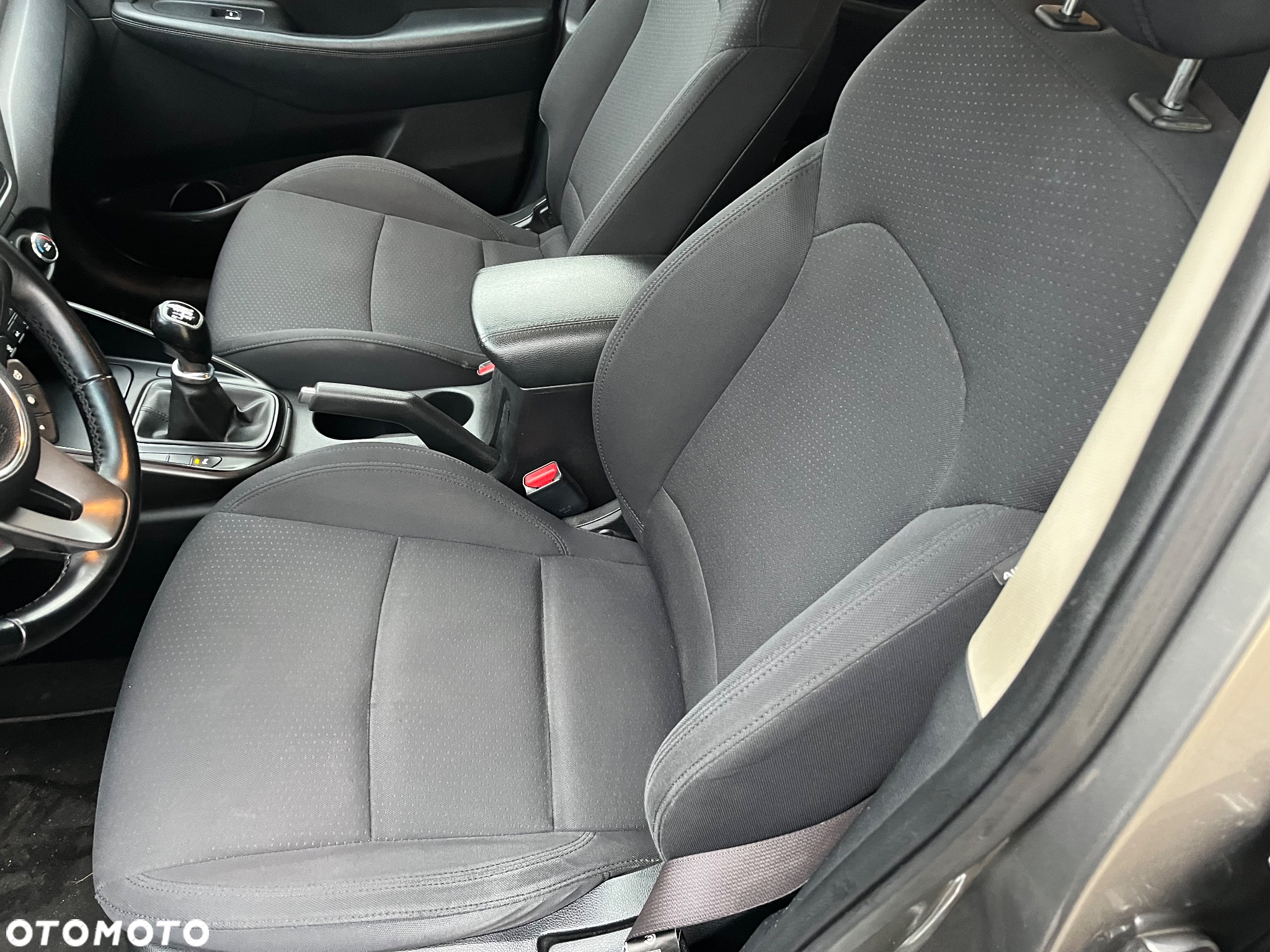 Kia Carens 1.7 CRDi L 7os - 10