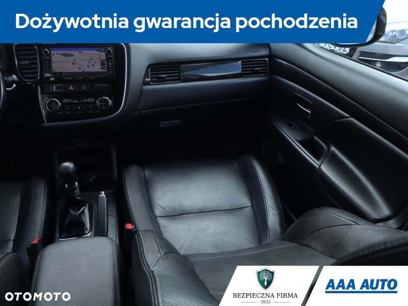 Mitsubishi Outlander - 10
