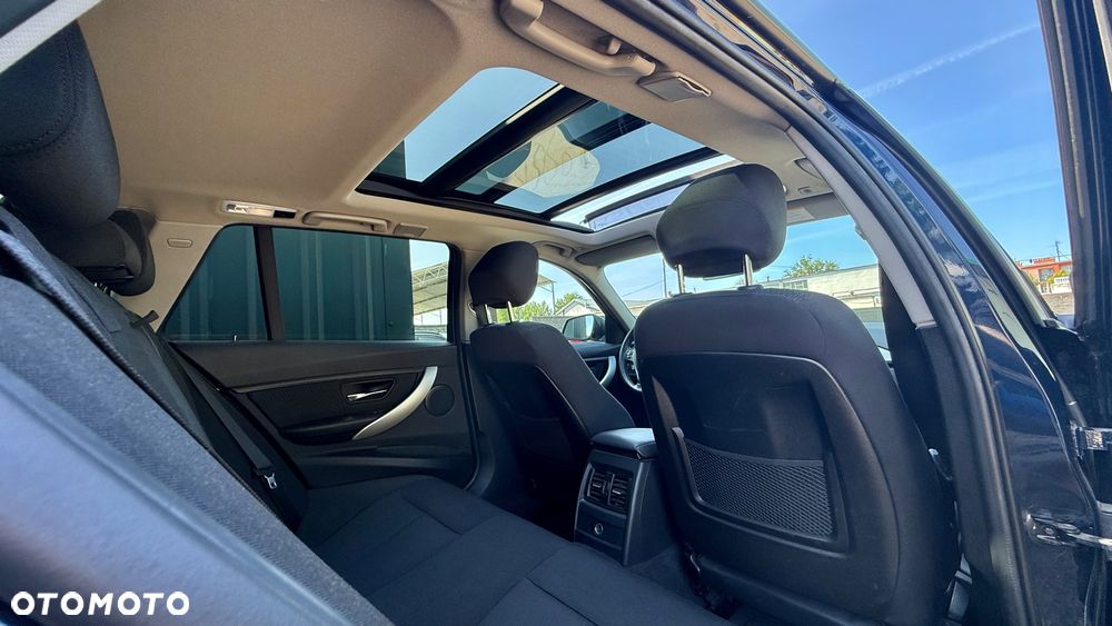 BMW Seria 3 318d DPF Touring Edition Exclusive - 35