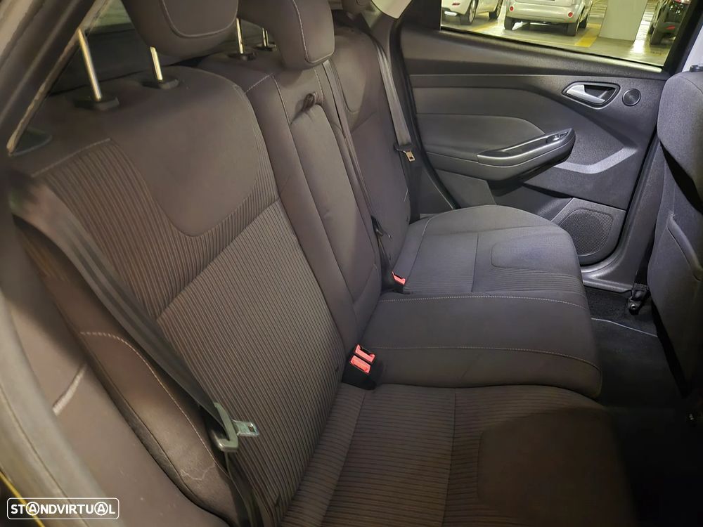 Ford Focus SW 1.6 TDCi Titanium Best - 32